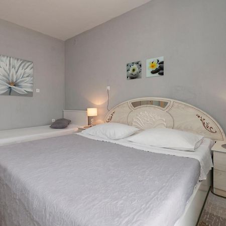 Apartment And Rooms Tatjana Omiš Esterno foto