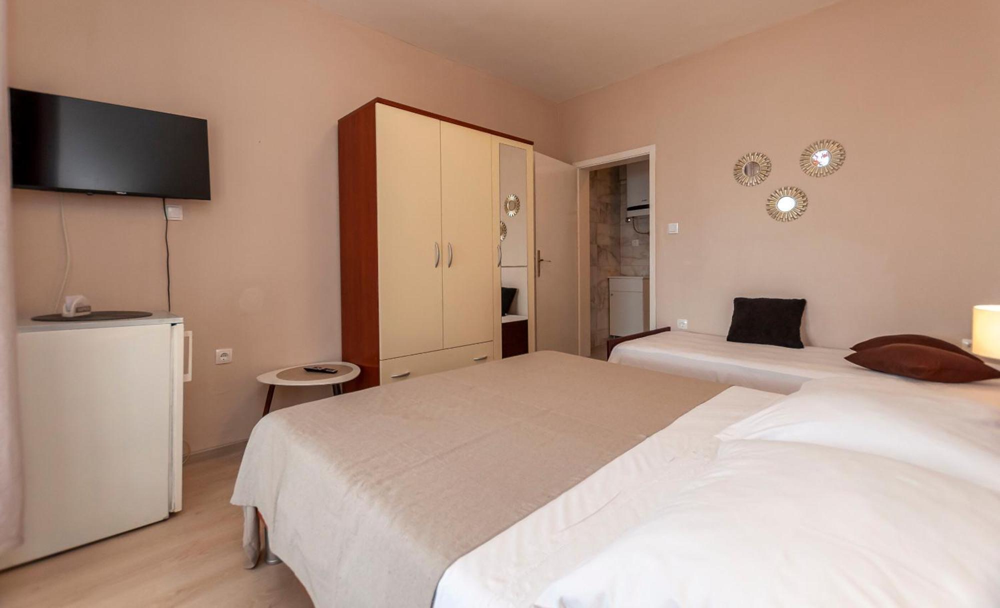 Apartment And Rooms Tatjana Omiš Esterno foto