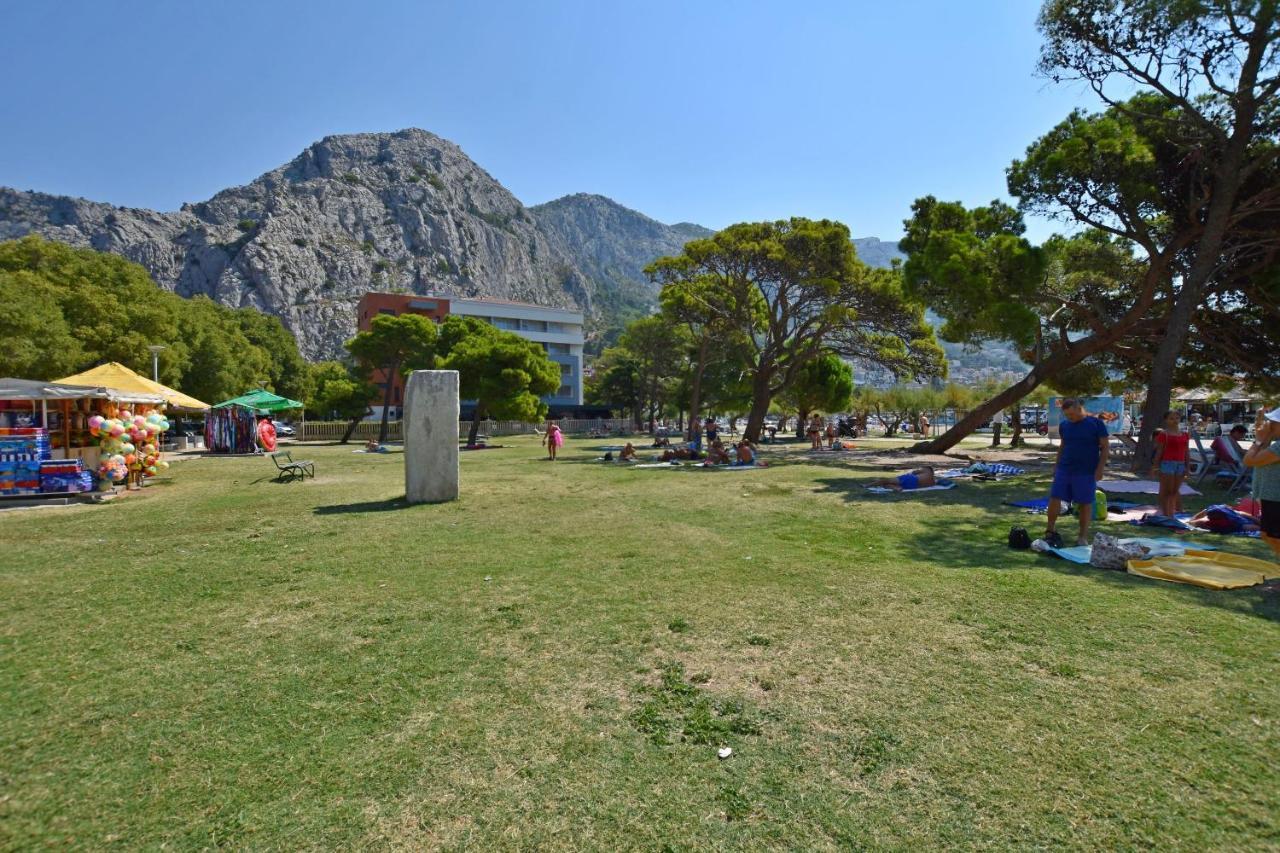 Apartment And Rooms Tatjana Omiš Esterno foto
