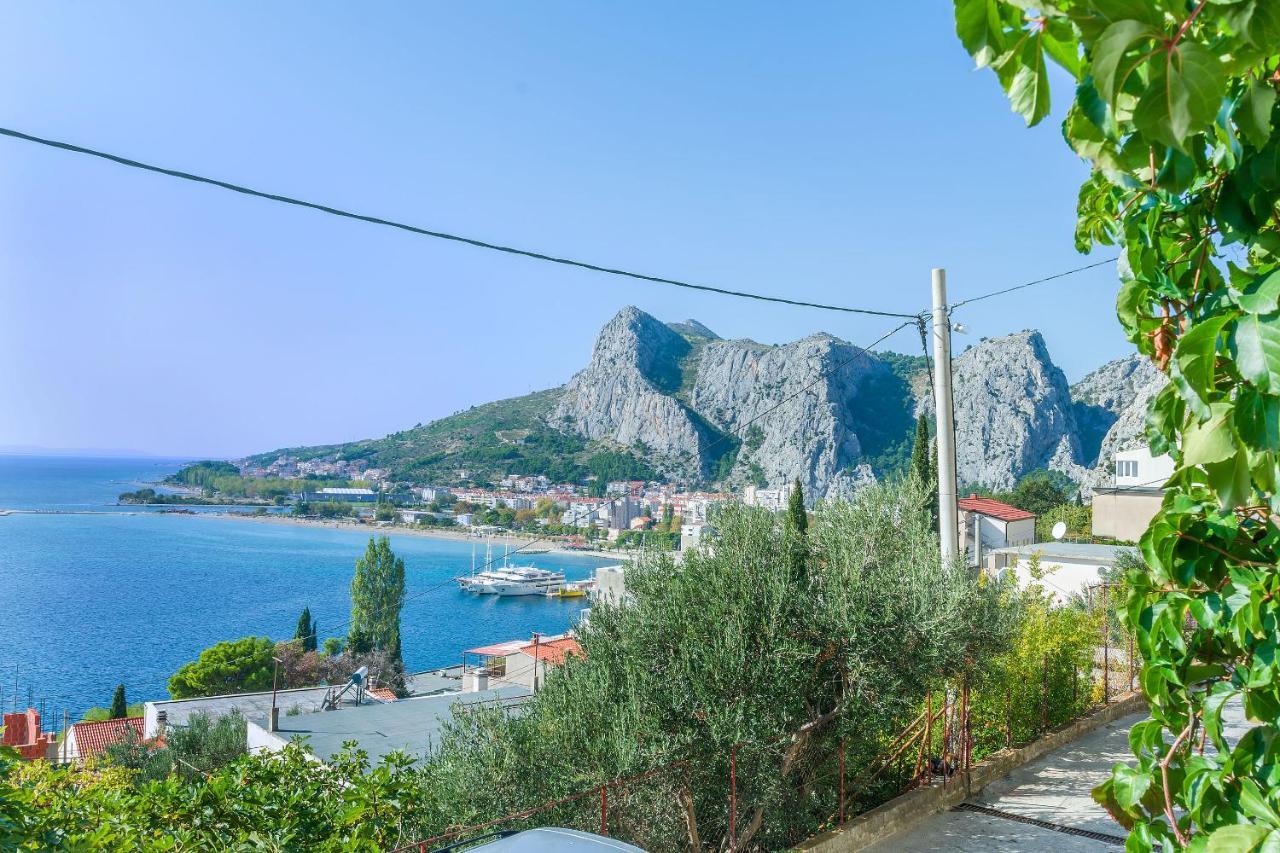 Apartment And Rooms Tatjana Omiš Esterno foto