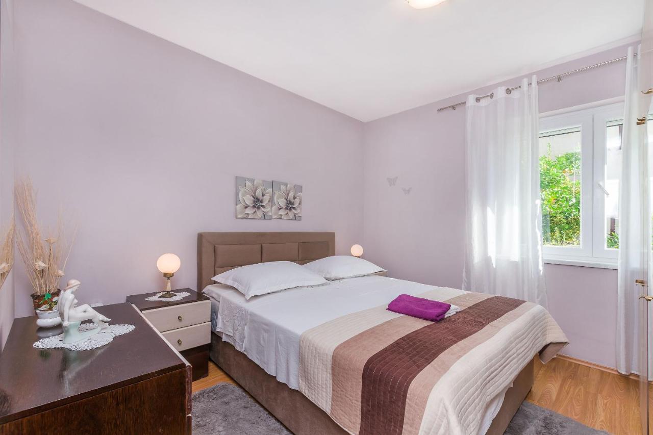 Apartment And Rooms Tatjana Omiš Esterno foto