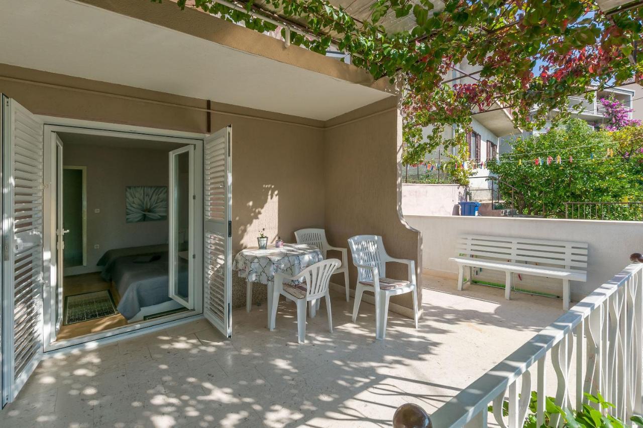 Apartment And Rooms Tatjana Omiš Esterno foto